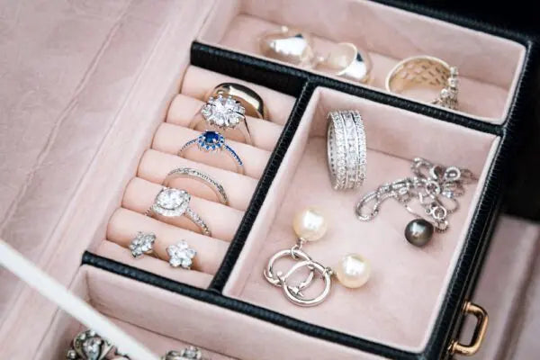 Top 10 Must-Have Fashion Jewelry Pieces for Every Woman’s Collection Coeur Cult Core