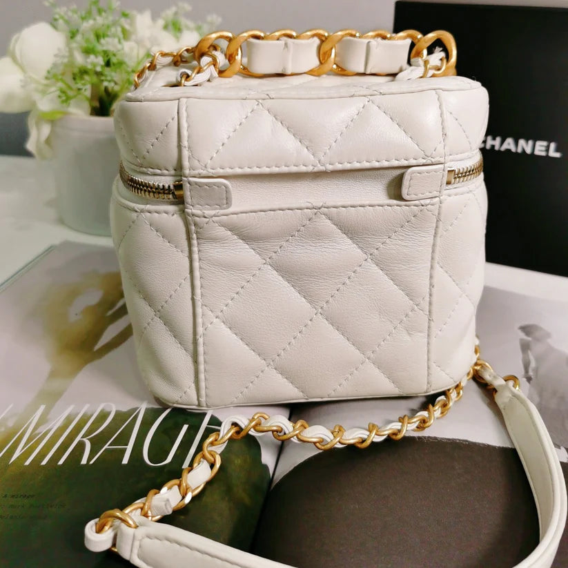 Chanel Chain Bar Vanity with Chain 22S Quilted Calfskin Small Coeur Cult Core