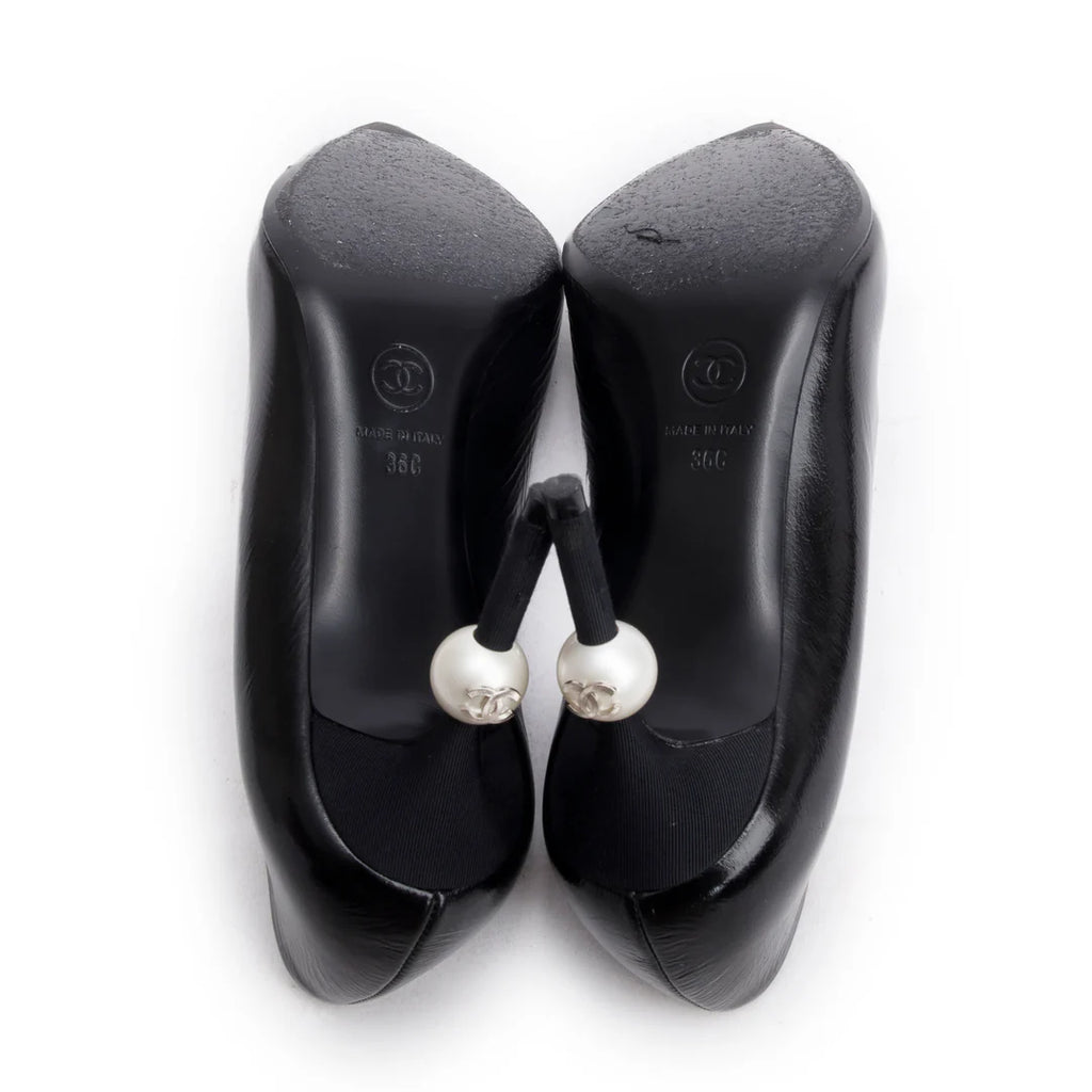Black Goatskin Grosgrain Cap Toe Faux Pearl CC Pumps, Size 36 w/ Box