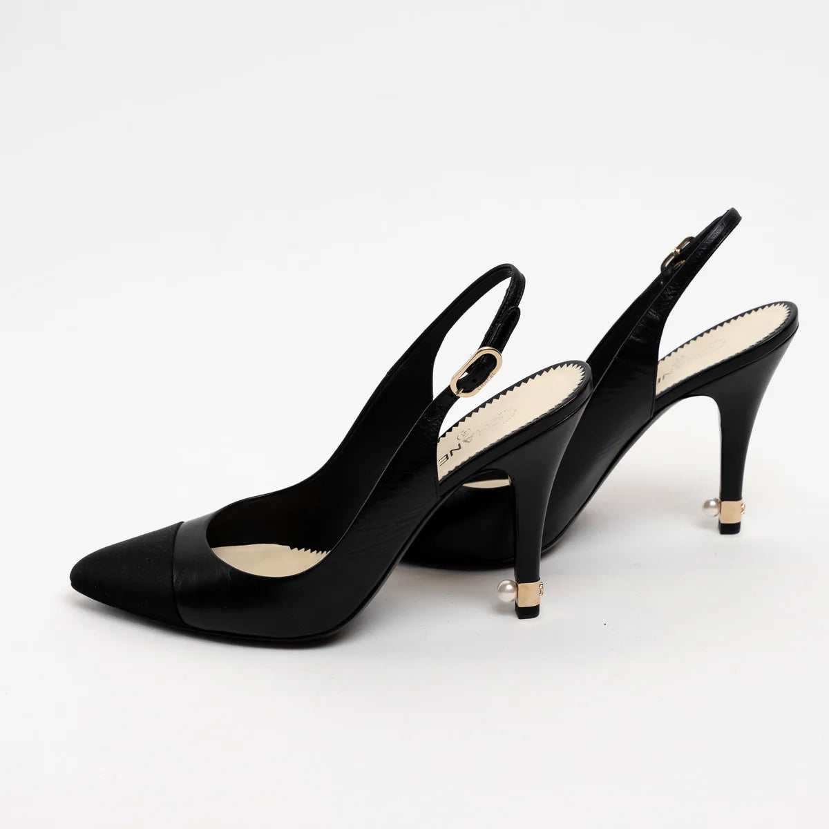 Pre-Loved Chanel™ Black Calfskin Leather Velvet Tip Slingback Sandals Size 39