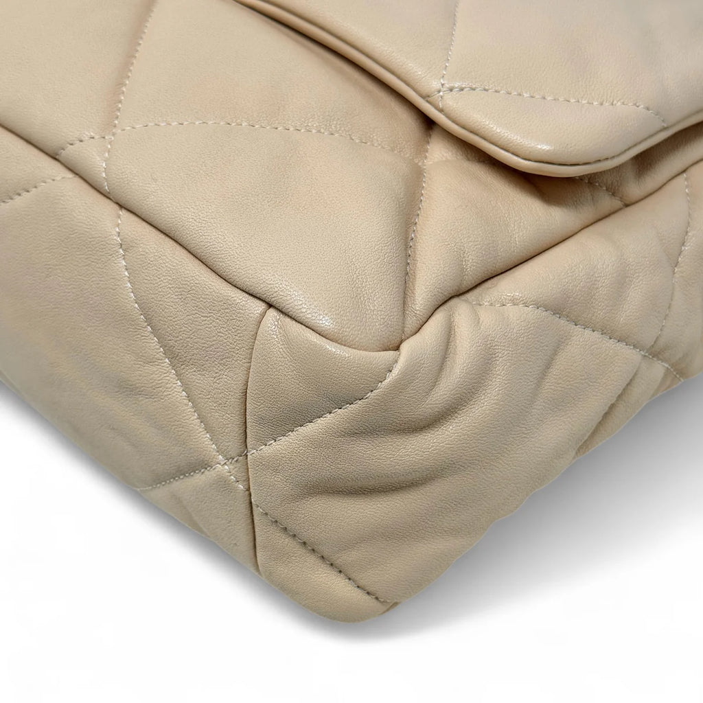 Chanel 19 Beige Medium Flap Coeur Cult Core