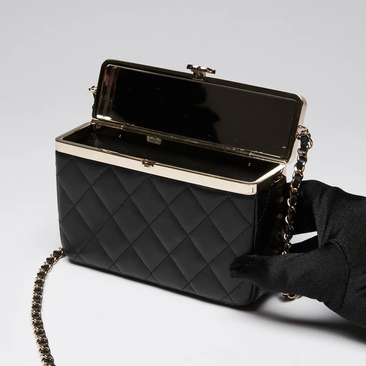 Pre-Loved Chanel™ Black Soft Leather Vanity Case Coeur Cult Core