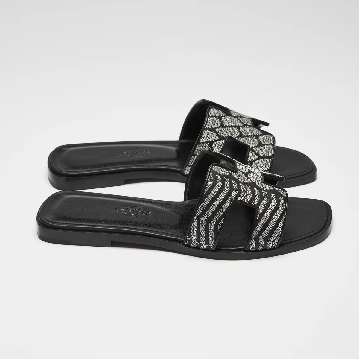 Hermes Limited Edition Silver Embroidered Oran Sandals Size 35