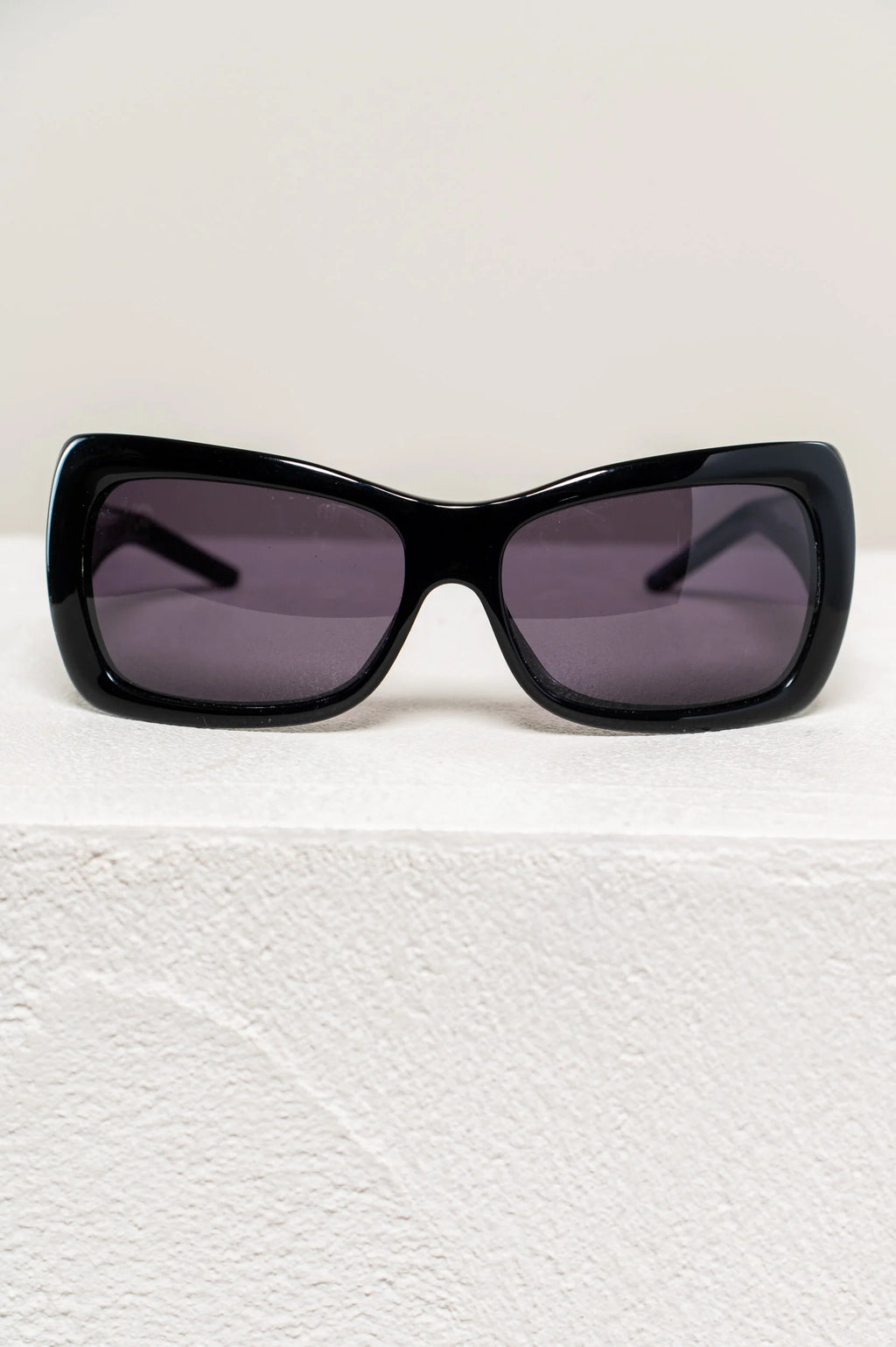 Sunglasses with Red V Detailing Coeur Cult Core
